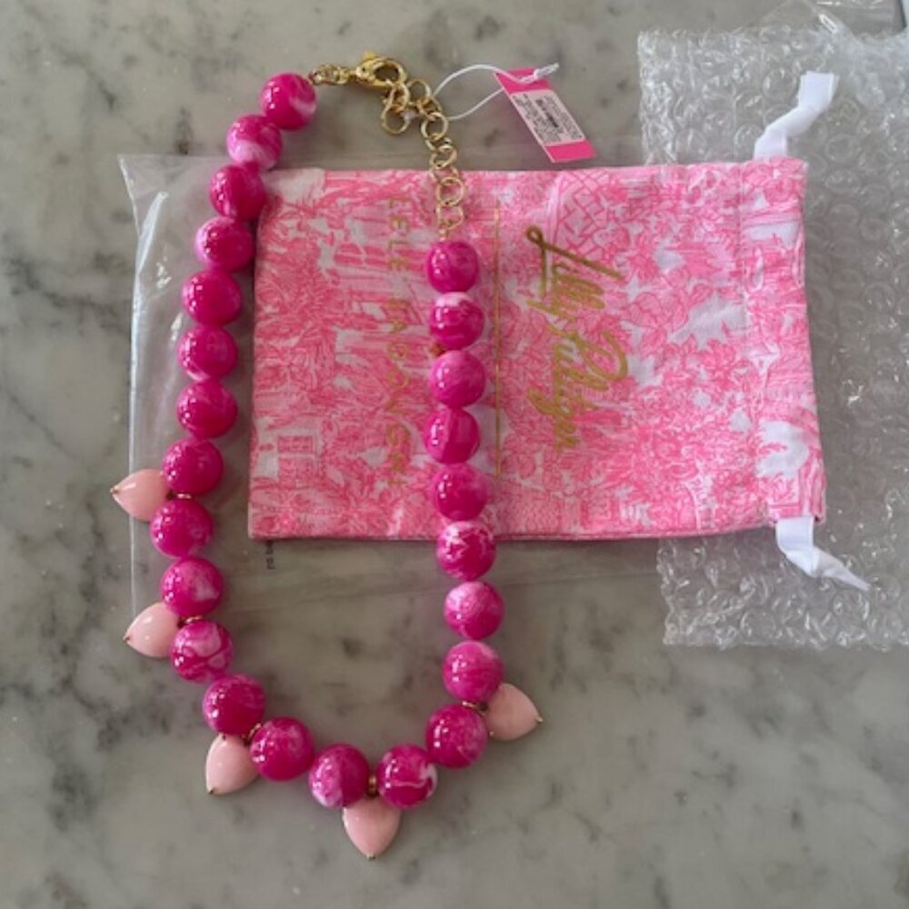 LILLY PULITZER x Lele Heart Country Club Necklace Passionfruit Pink - Picture 6 of 14
